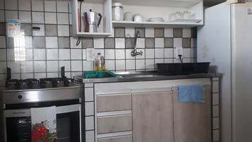 Appartement, 2 chambres | Cuisine privée | Réfrigérateur, micro-ondes, grille-pain, blender