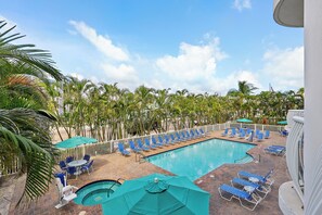 室外游泳池，恒温泳池