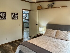 3 habitaciones, escritorio, tabla de planchar con plancha y wifi gratis 
