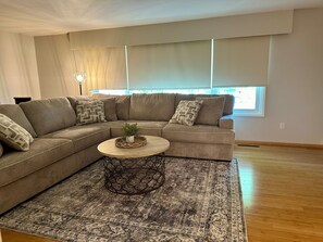 Smart-TV, peis, bøker og PC-skjermer