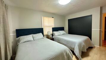 3 bedrooms, desk, travel cot, free WiFi