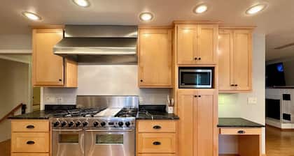 Clarkston House with pool! Relax and enjoy with family and friends
