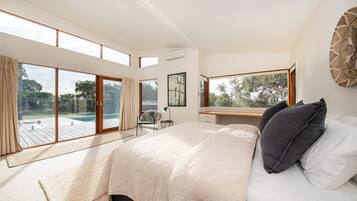 4 chambres, bureau, fer et planche Ă repasser, lit parapluie