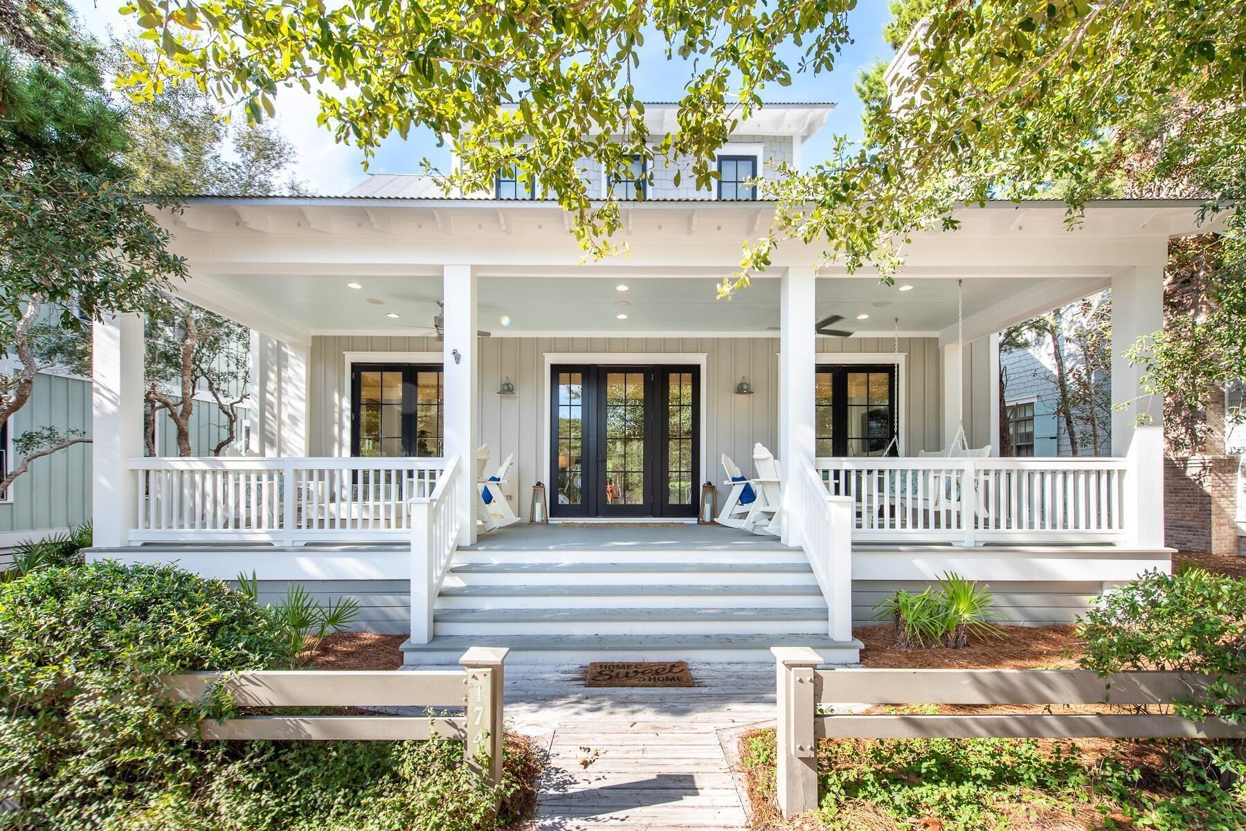 WaterColor Cottage with 6 seater golf cart + 6 bikes, 9 pools, beach access!