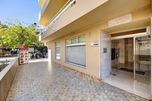 Exterior detail - Apartment 'Praia Da Rocha' with Balcony, Wi-Fi and Air Conditioning (Praia da Rocha)