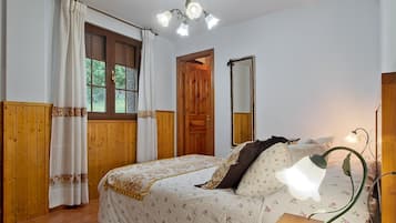 5 bedrooms, free WiFi, bed sheets