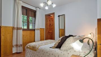 5 bedrooms, free WiFi, bed sheets