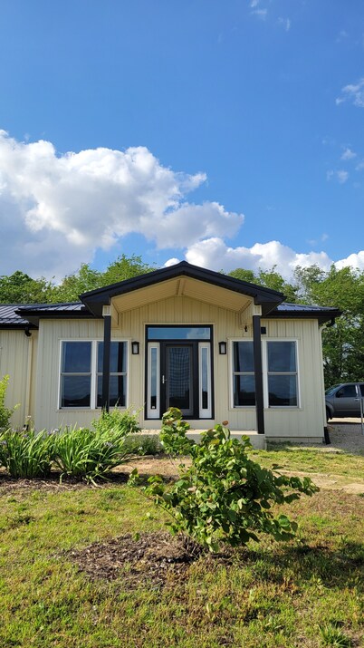 10 min from downtown Jamesport, MO