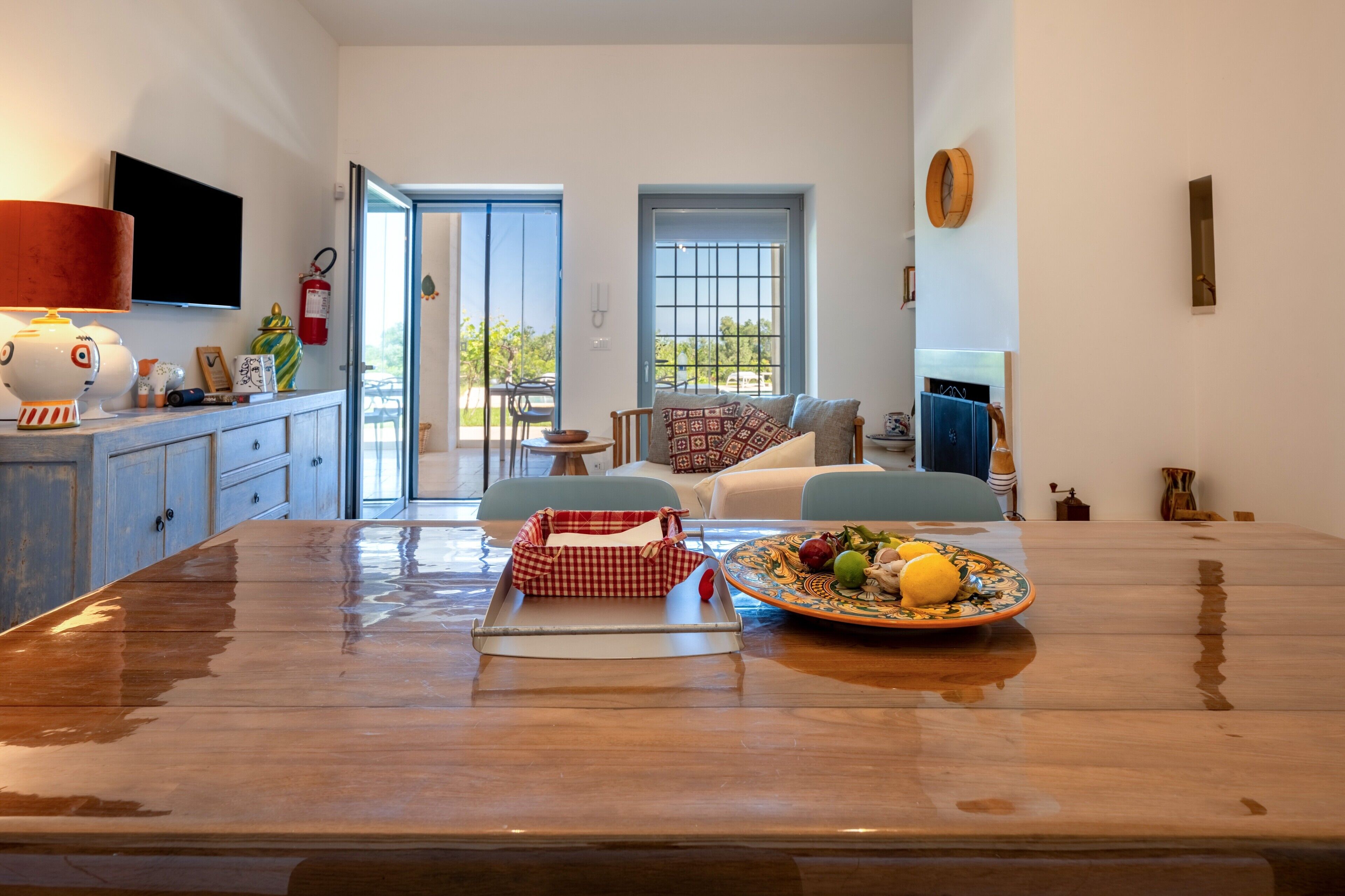 Televisión, chimenea y tenis de mesa 