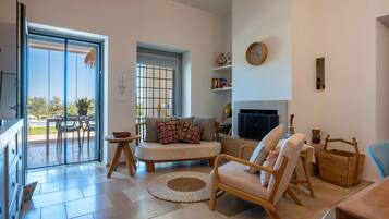 TV, fireplace, ping pong