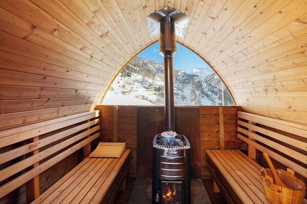 Sauna - Apartment 'La Cachette' with Mountain View, Private Terrace and Wi-Fi (Aosta)