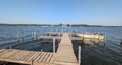 Cottage #4 - Beautiful 3 Bedroom Lakefront Cottage - Fully Renovated in 2024!