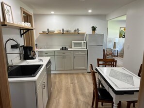 Micro-ondes, plaque de cuisson, lave-vaisselle