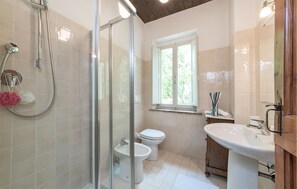 Douche, sèche-cheveux