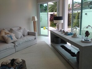 Smart TV, mesa de pingue-pongue