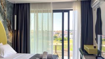 Luxury Room | In-room safe, soundproofing, iron/ironing board, free WiFi