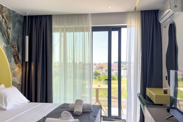 Caja de seguridad en la habitación y sistema de insonorización