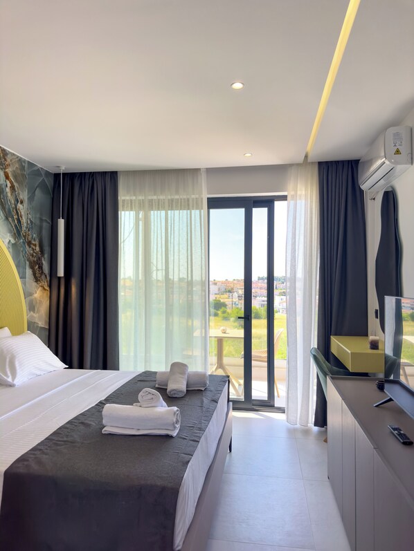 Luxury Room | In-room safe, soundproofing, iron/ironing board, free WiFi - MONO ALEX Kalithea (Kassandra)