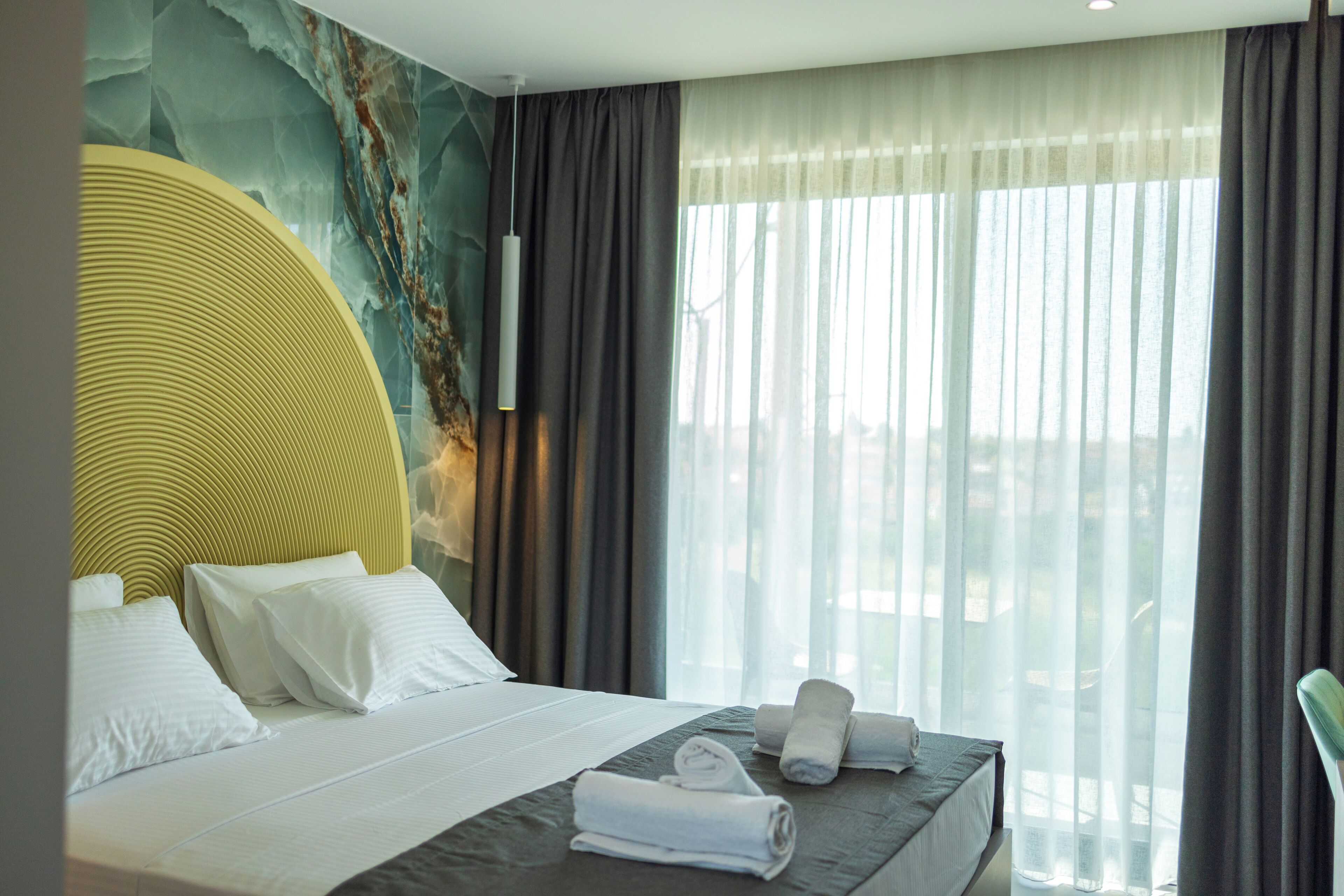 Caja de seguridad en la habitación y sistema de insonorización 