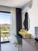 Luxury Room | In-room safe, soundproofing, iron/ironing board, free WiFi