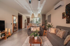 Smart TV - Stylish Duplex Lower Level, 2br, Wifi, Pool, Gym in Tulum (Tulum)