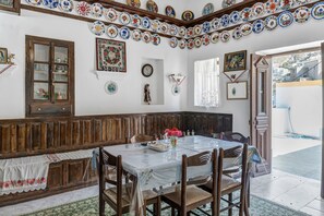 Dining - Studio Apartment 'Villa Houvarda' with Mountain View, Private Terrace and Wi-Fi (Karpathos)