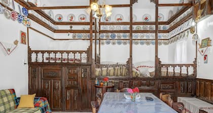 Studio Apartment 'Villa Houvarda' with Mountain View, Private Terrace and Wi-Fi