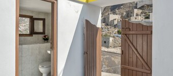 Studio Apartment 'Villa Houvarda' with Mountain View, Private Terrace and Wi-Fi