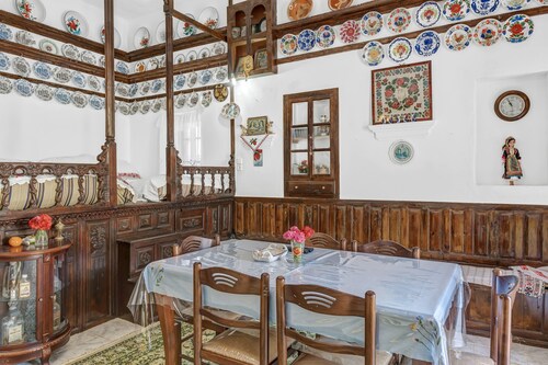 Studio Apartment 'Villa Houvarda' with Mountain View, Private Terrace and Wi-Fi