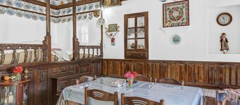 Studio Apartment 'Villa Houvarda' with Mountain View, Private Terrace and Wi-Fi