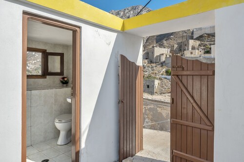 Studio Apartment 'Villa Houvarda' with Mountain View, Private Terrace and Wi-Fi