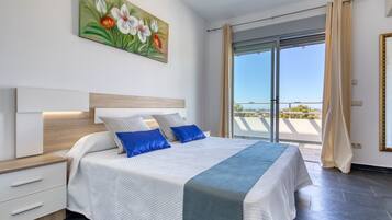 5 bedrooms, iron/ironing board, free WiFi, bed sheets