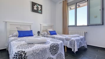 5 habitaciones, tabla de planchar con plancha y wifi gratis
