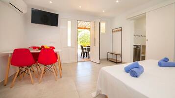 6 chambres, fer et planche à repasser, Wi-Fi gratuit, draps fournis