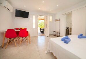 6 chambres, fer et planche à repasser, Wi-Fi gratuit, draps fournis