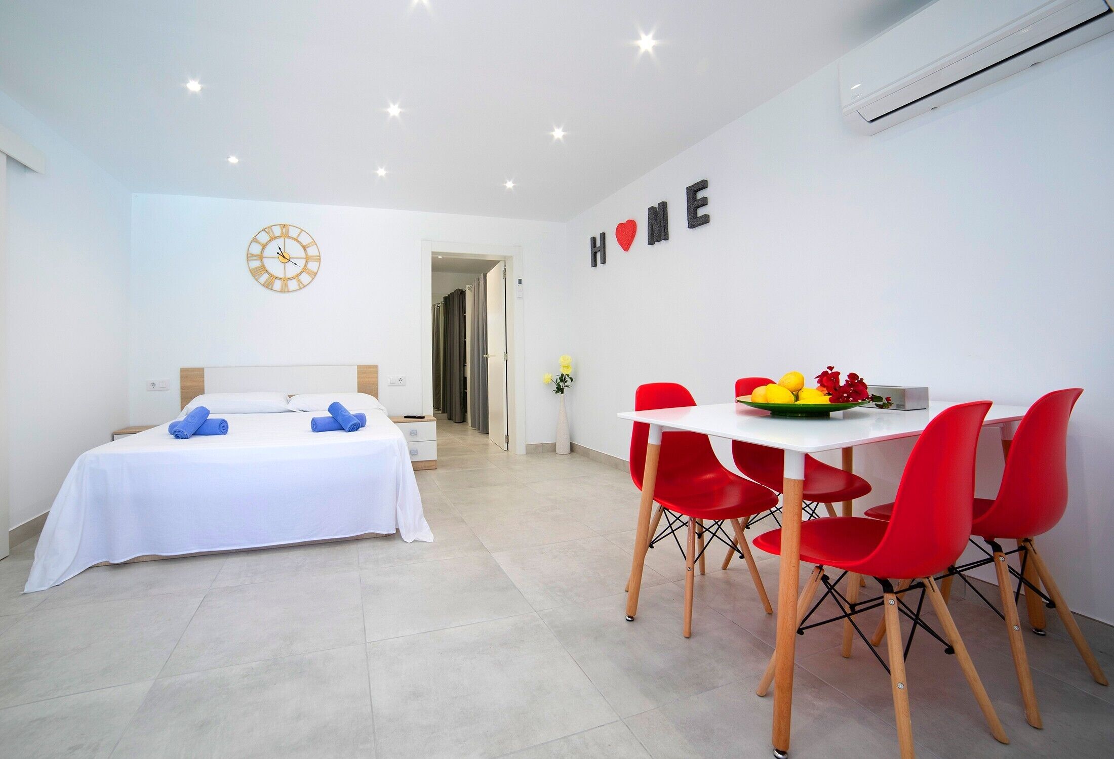 6 bedrooms, iron/ironing board, free WiFi, bed sheets