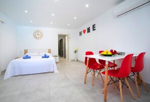 6 bedrooms, iron/ironing board, free WiFi, bed sheets