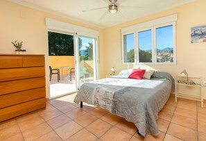 6 soverom, strykejern/-brett, wi-fi (inkludert) og sengetøy