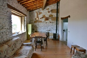 Dining - Country House 'La Casa De Salce' with Private Garden and Wi-Fi (SALCE)
