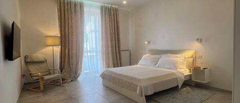 2 bedrooms, iron/ironing board, travel cot, free WiFi