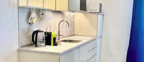 Fridge, microwave, stovetop, dishwasher