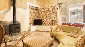 Televisie en een open haard