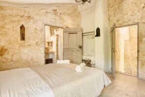 4 chambres, fer et planche à repasser, accès au Wi-Fi (inclus)