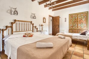 3 bedrooms, iron/ironing board, free WiFi, bed sheets - Country House 'Madara' with Mountain Views, Private Pool and Wi-Fi (Monòver)