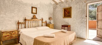 Country House 'Señores Y Tía Juana' with Mountain View, Private Pool and Wi-Fi