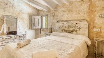 10 soverom, strykejern/-brett, wi-fi (inkludert) og sengetøy