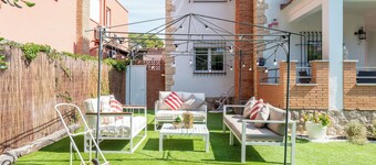 Vacation Home '50 M to the Beach' with Private Terrace, Wi-Fi and Air Conditioning