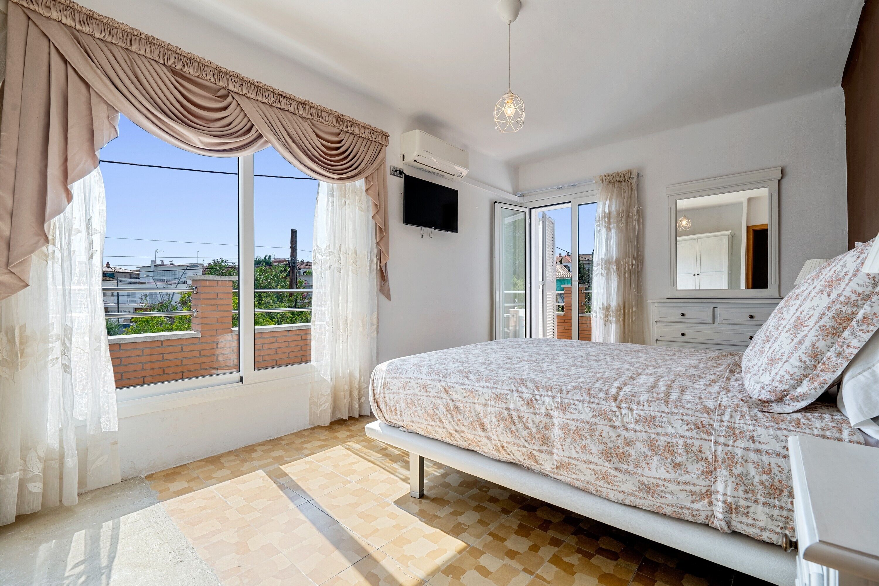 5 bedrooms, free WiFi