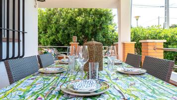 Outdoor dining