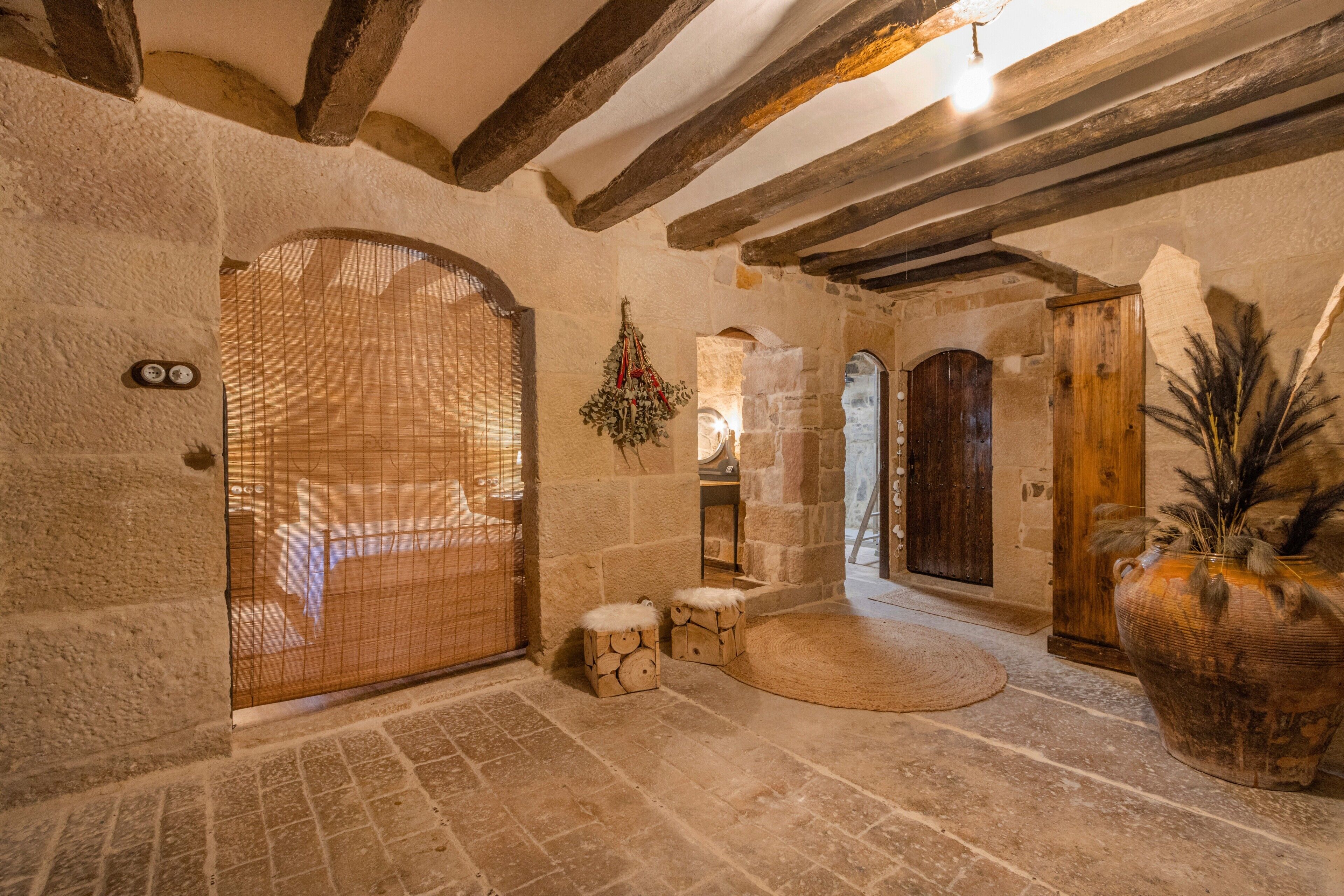 5 bedrooms, free WiFi, bed sheets